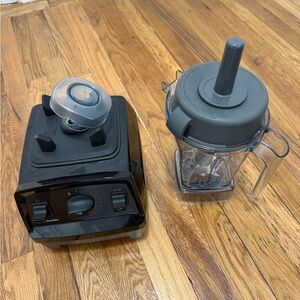 Vitamix Explorian Series E310 10 Speed Blender Black: 1400W (48oz Capacity)